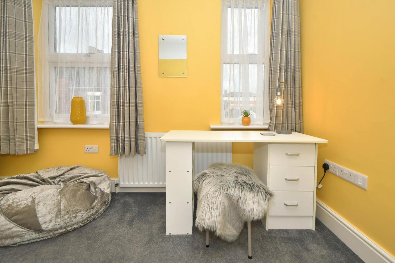 Find A Spacious And Stylish Escape In The City Centre At Sturgess House, Perfect For Longer Stays! Stoke-on-Trent Exterior foto