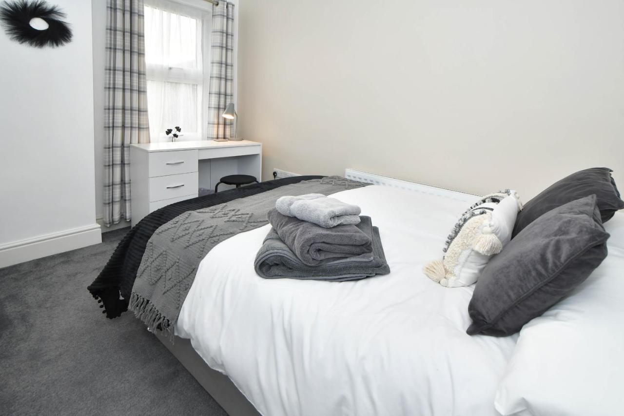 Find A Spacious And Stylish Escape In The City Centre At Sturgess House, Perfect For Longer Stays! Stoke-on-Trent Exterior foto