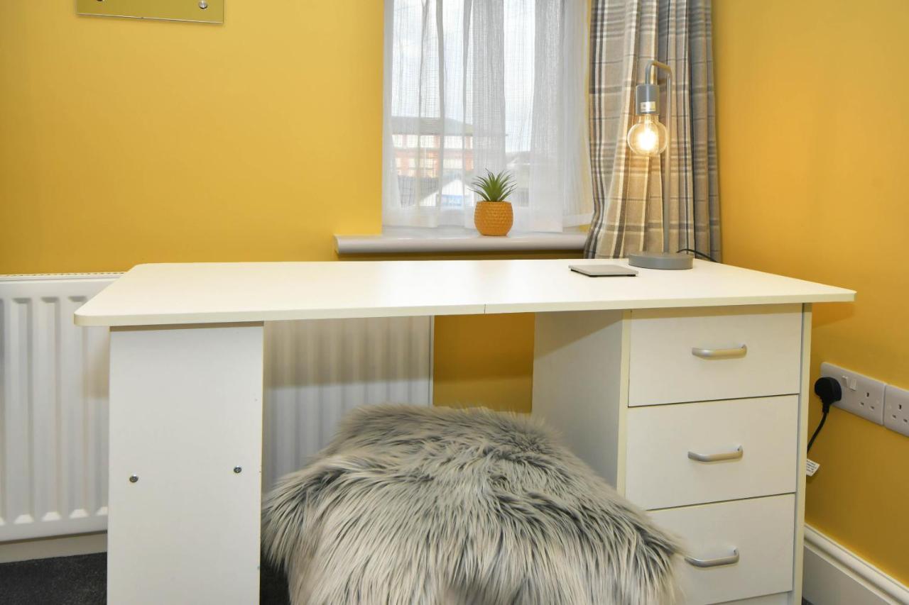 Find A Spacious And Stylish Escape In The City Centre At Sturgess House, Perfect For Longer Stays! Stoke-on-Trent Exterior foto