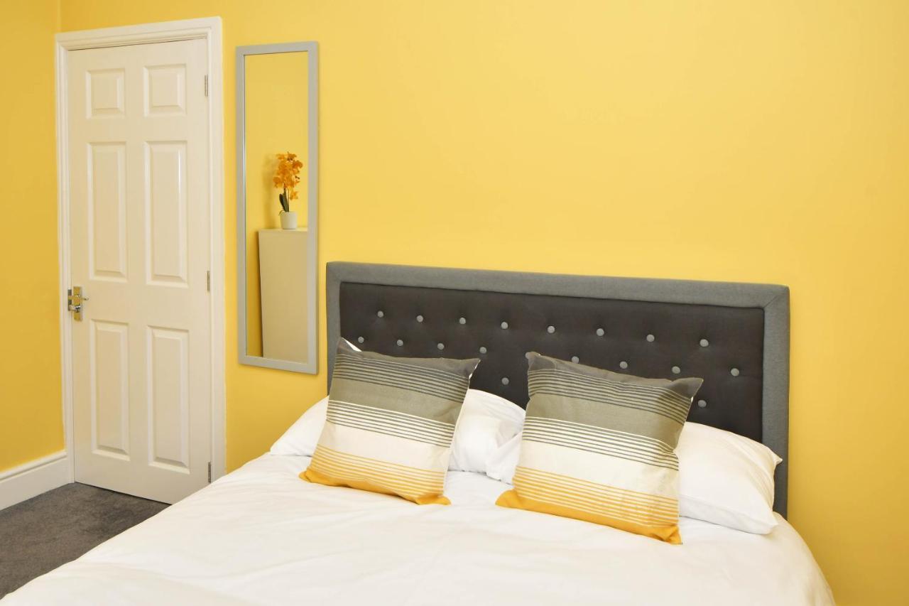 Find A Spacious And Stylish Escape In The City Centre At Sturgess House, Perfect For Longer Stays! Stoke-on-Trent Exterior foto