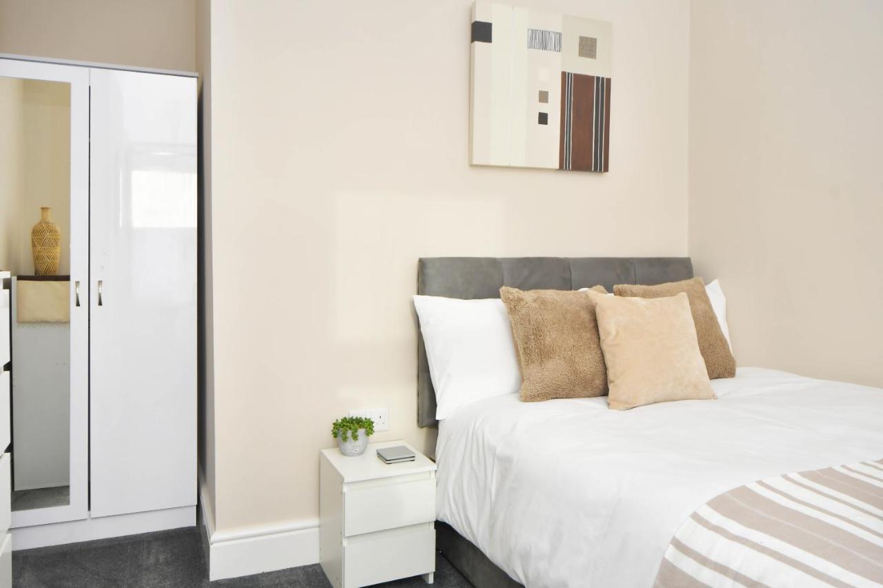 Find A Spacious And Stylish Escape In The City Centre At Sturgess House, Perfect For Longer Stays! Stoke-on-Trent Exterior foto