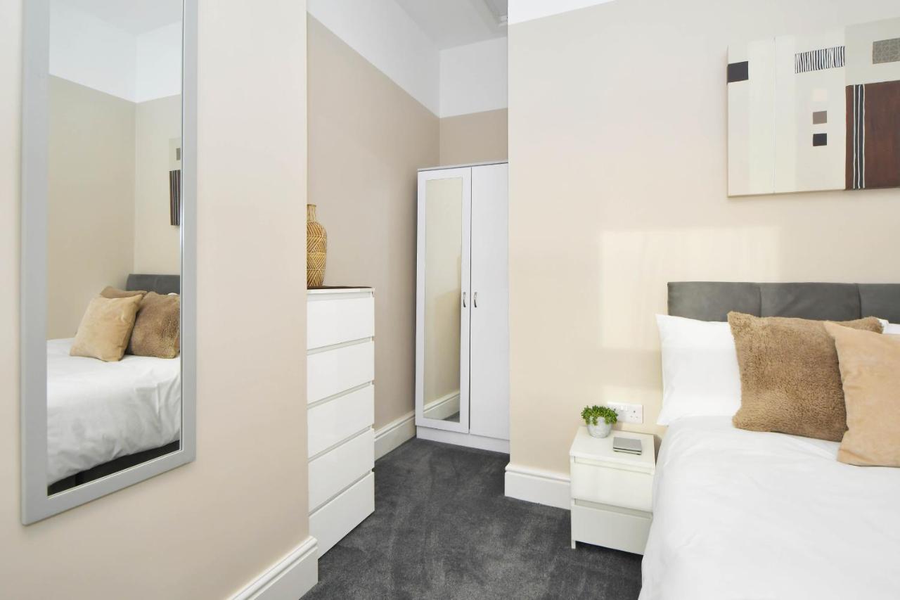 Find A Spacious And Stylish Escape In The City Centre At Sturgess House, Perfect For Longer Stays! Stoke-on-Trent Exterior foto